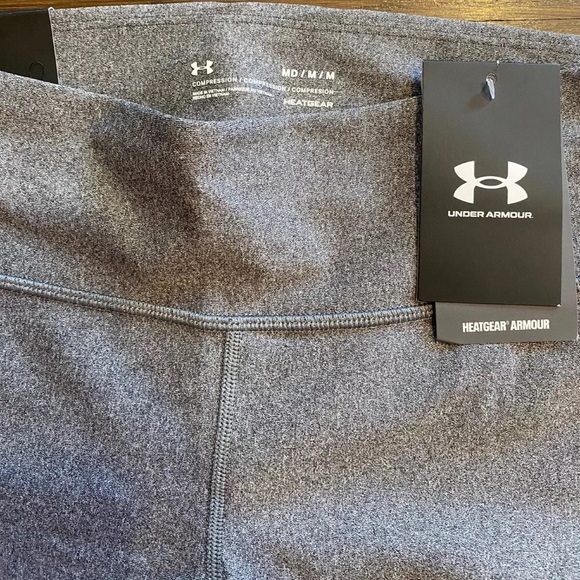 Under Armor Capri Leggings Medium NWT - Picture 2 of 4